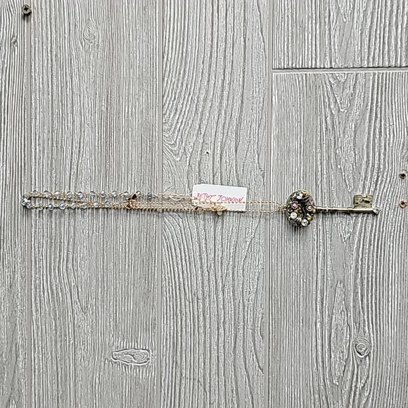 Betsey Johnson Key Pendent Necklace - Picture 3 of 6